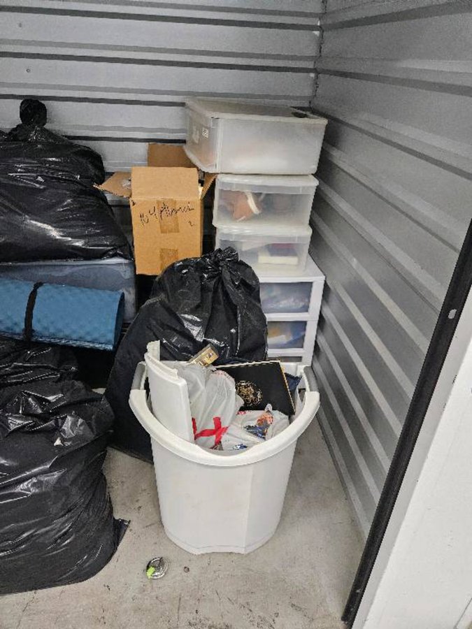 5 x 5 storage unit in Los Angeles, CA