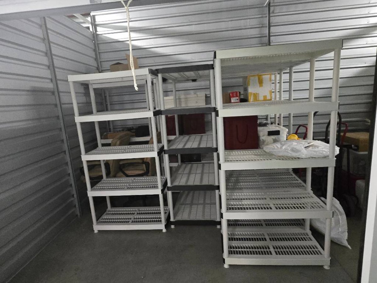 10 x 20 storage unit in Bradenton, FL