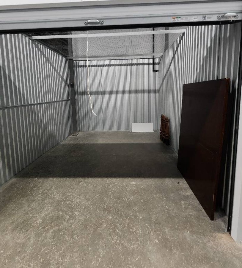 10 x 12 storage unit in Aurora, IL