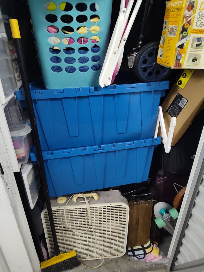10 x 10 storage unit in Tampa, FL