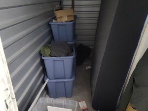 5 x 10 storage unit in Tampa, FL