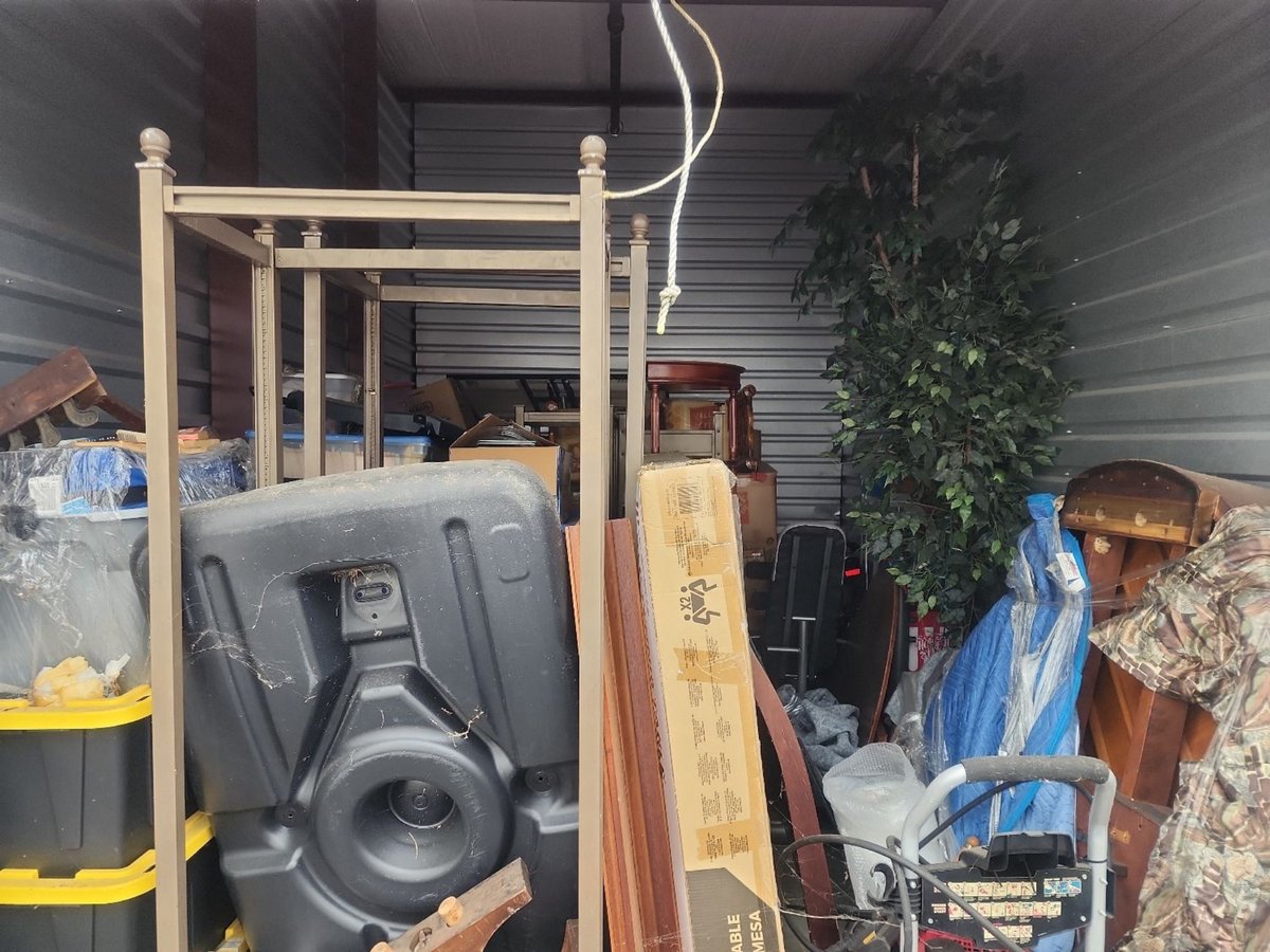 10 x 15 storage unit in Tampa, FL