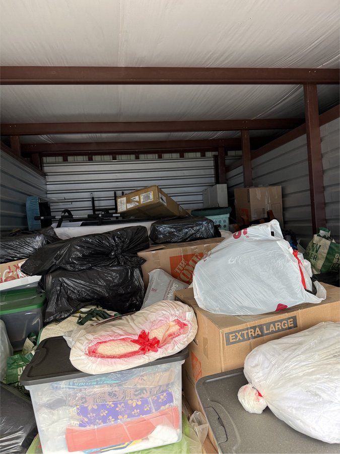 10 x 20 storage unit in Chantilly, VA