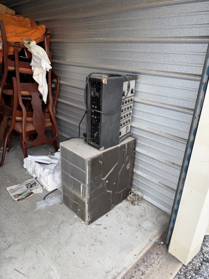 10 x 25 storage unit in Taylor, TX