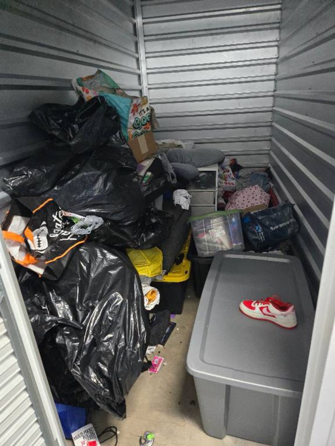 5 x 10 storage unit in Brandon, FL