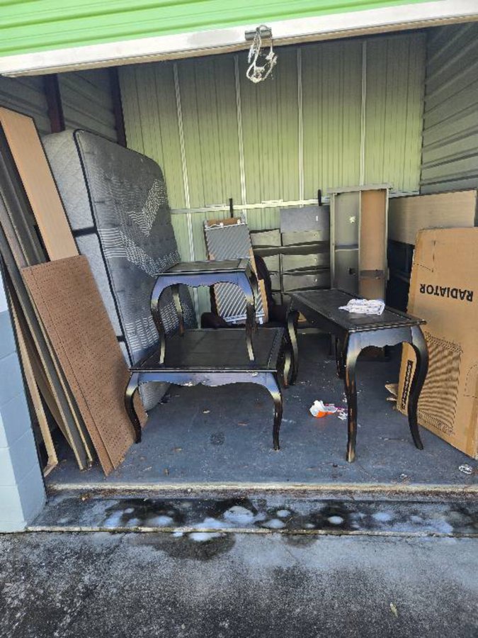 10 x 10 storage unit in Brandon, FL