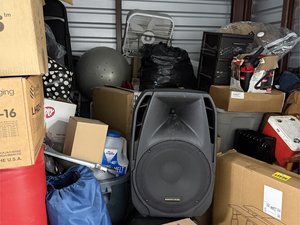 10 x 10 storage unit in Chantilly, VA