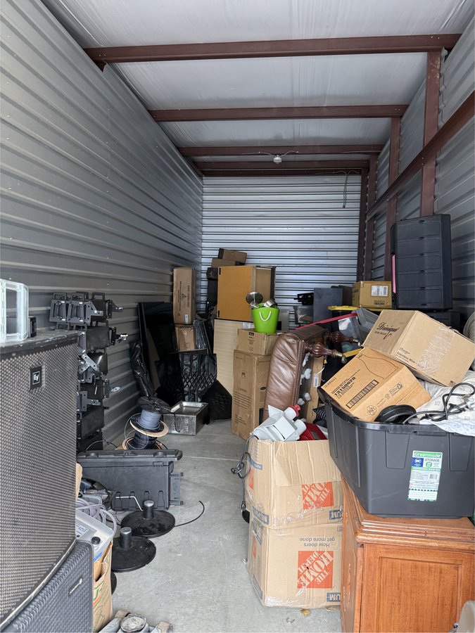 10 x 30 storage unit in Chantilly, VA