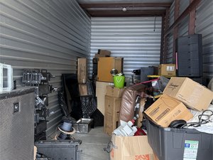 10 x 30 storage unit in Chantilly, VA
