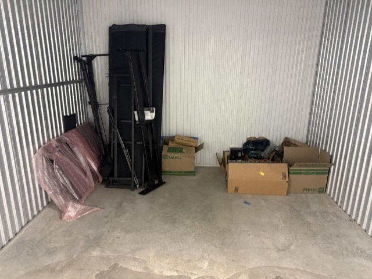 10 x 9 storage unit in Elmont, NY