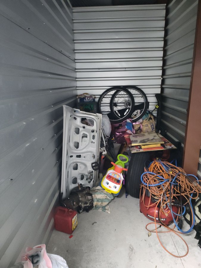 5 x 10 storage unit in Tampa, FL