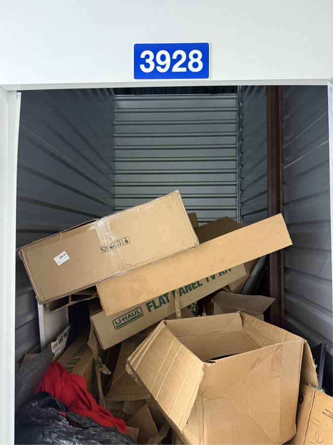 5 x 10 storage unit in Chantilly, VA