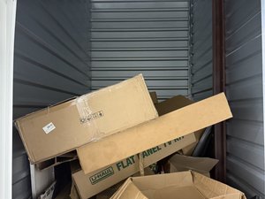 5 x 10 storage unit in Chantilly, VA