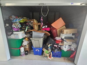 10 x 10 storage unit in Chantilly, VA