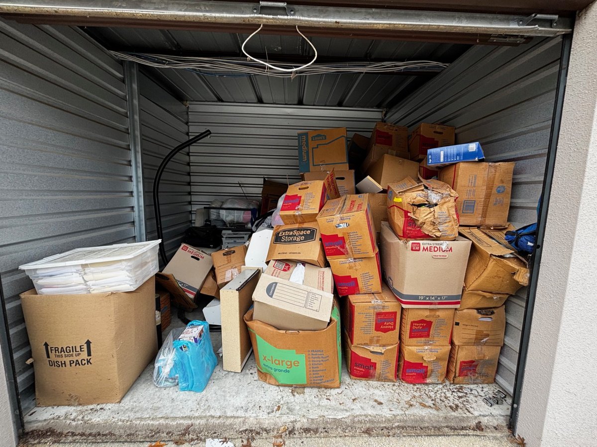 10 x 10 storage unit in Waldorf, MD