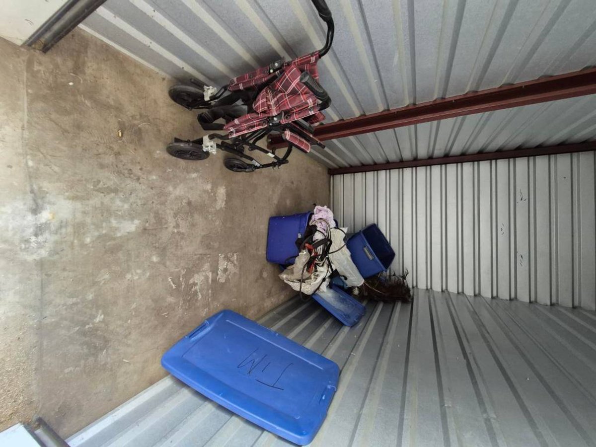 5 x 10 storage unit in Lodi, CA