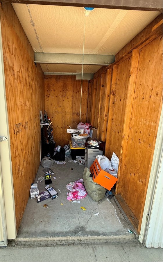 5 x 10 storage unit in Fresno, CA