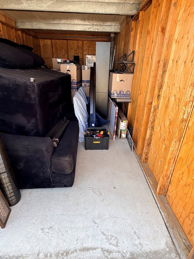 10 x 20 storage unit in Fresno, CA