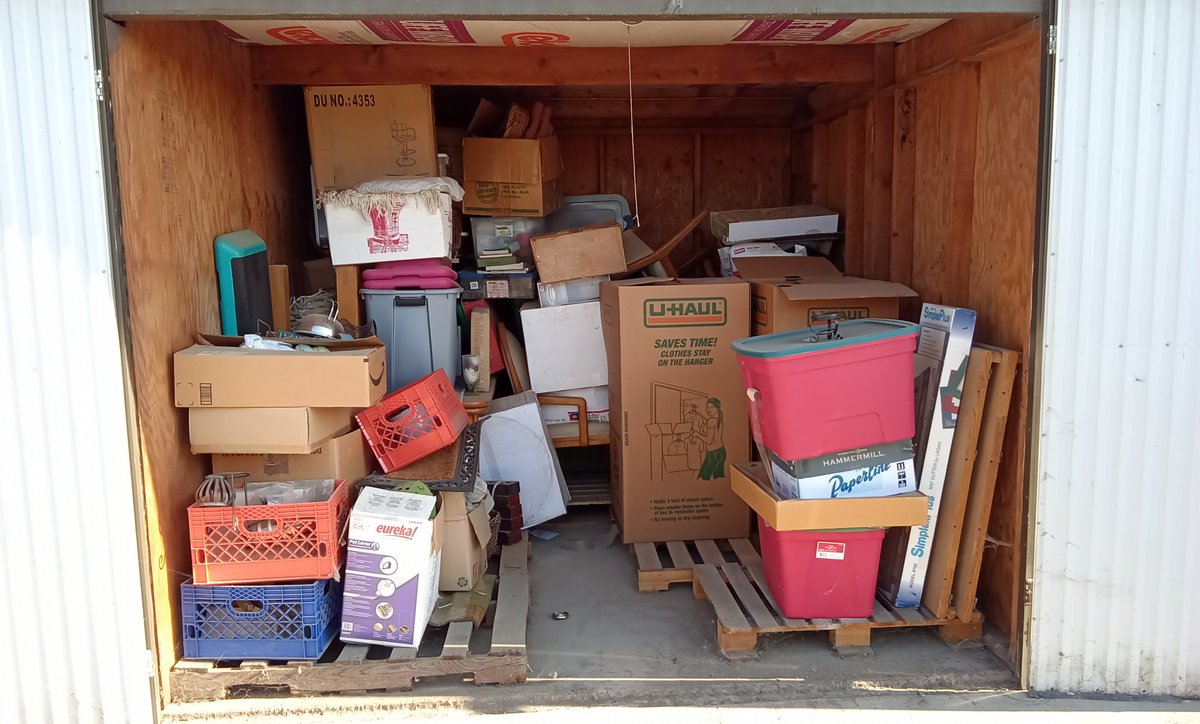 10 x 10 storage unit in Modesto, CA