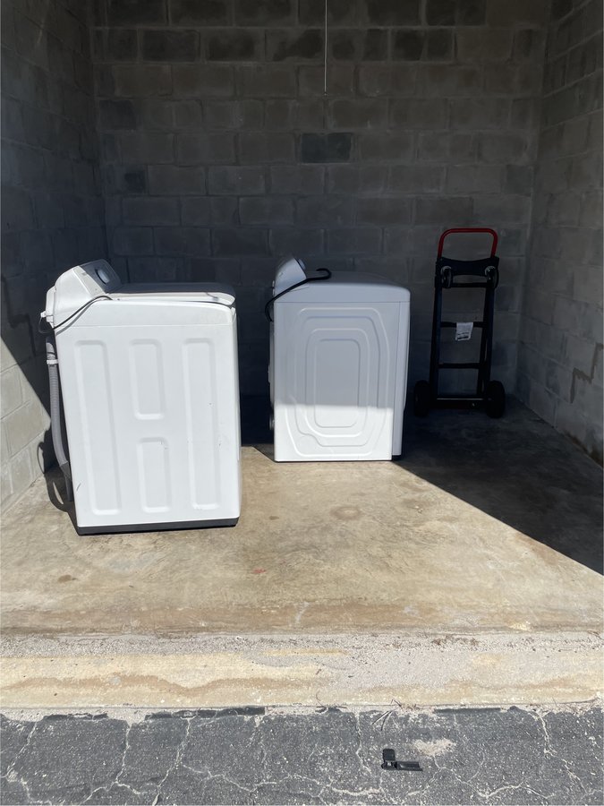 10 x 10 storage unit in Atlantic Beach, FL