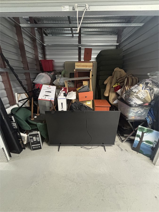 10 x 10 storage unit in Middle River, MD
