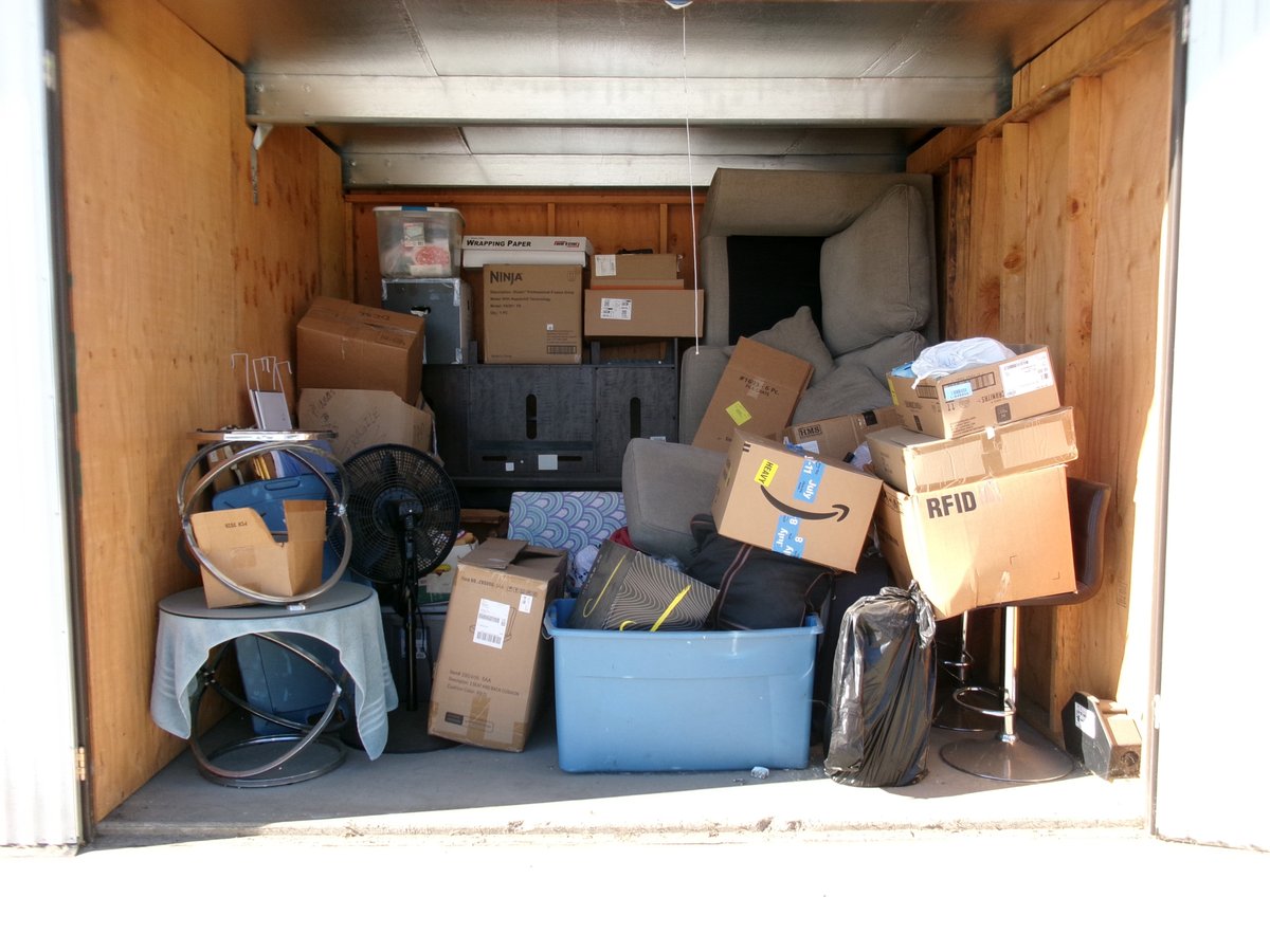 10 x 10 storage unit in Fresno, CA