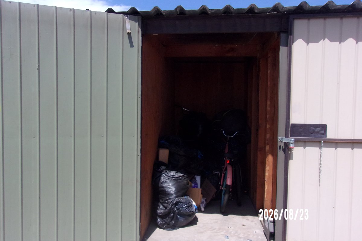 5 x 10 storage unit in Stockton, CA