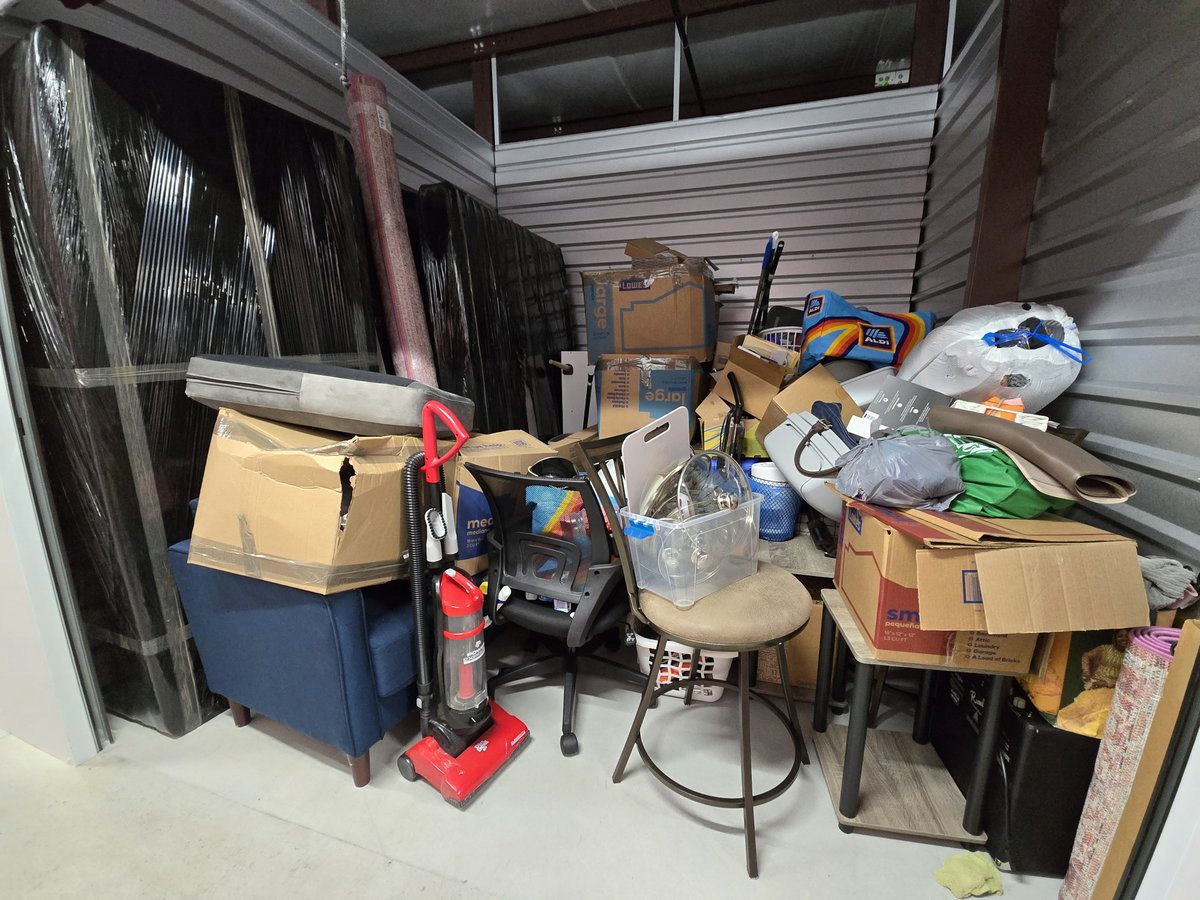 10 x 10 storage unit in Elkridge, MD