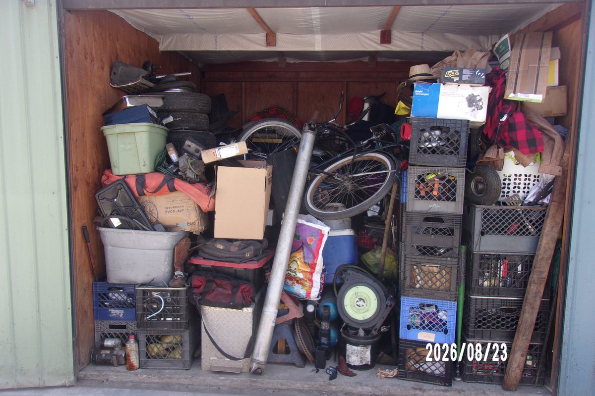 5 x 10 storage unit in Stockton, CA