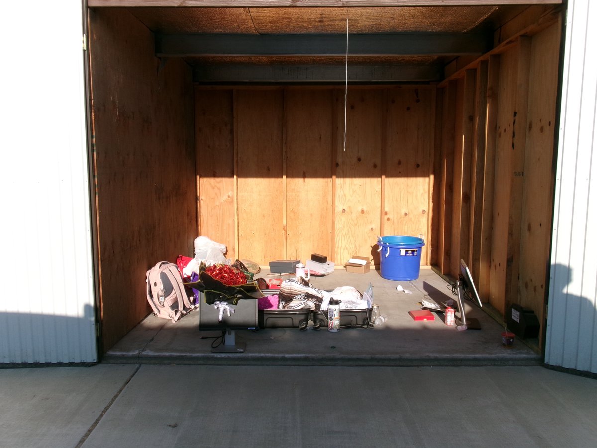 10 x 10 storage unit in Fresno, CA
