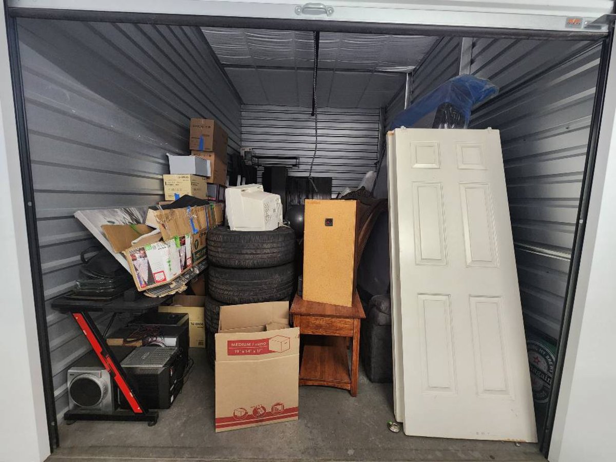 10 x 15 storage unit in Laveen, AZ