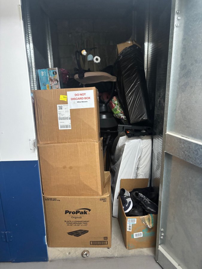 4 x 8 storage unit in Phoenix, AZ