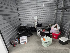 10 x 7 storage unit in Taylor, MI