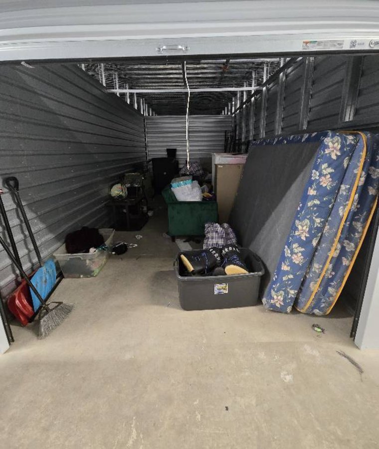 10 x 20 storage unit in Taylor, MI