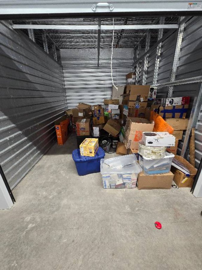 10 x 14 storage unit in Taylor, MI