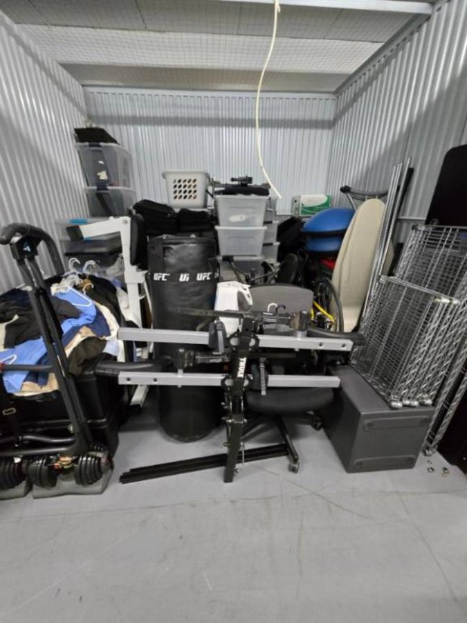 10 x 10 storage unit in Orland Park, IL
