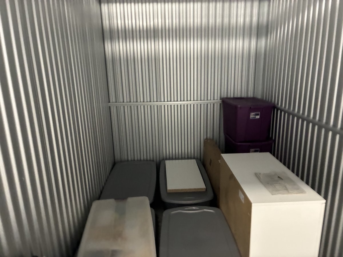 6 x 11 storage unit in Racine, WI