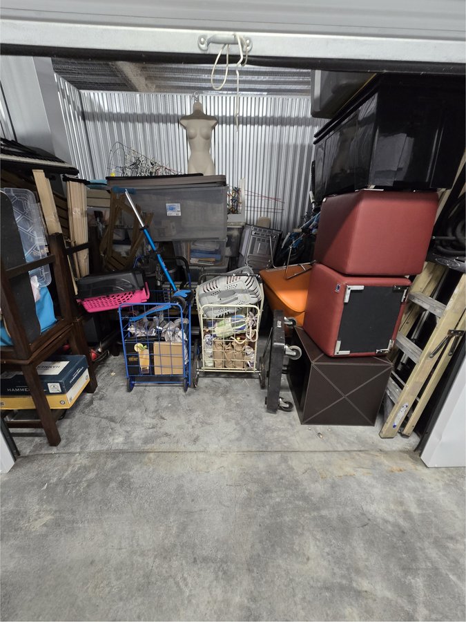 10 x 7 storage unit in Miami, FL
