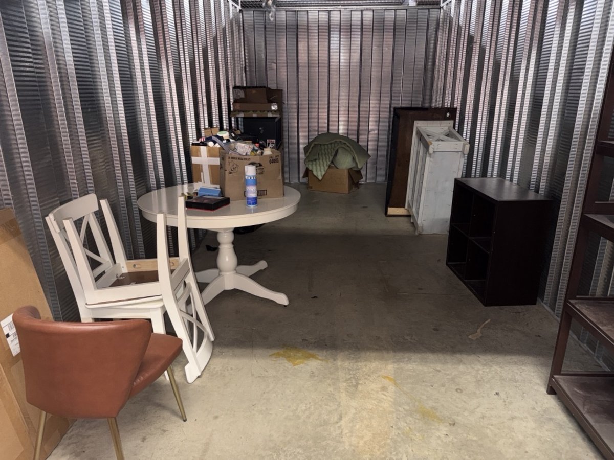 10 x 20 storage unit in Seven Corners, VA