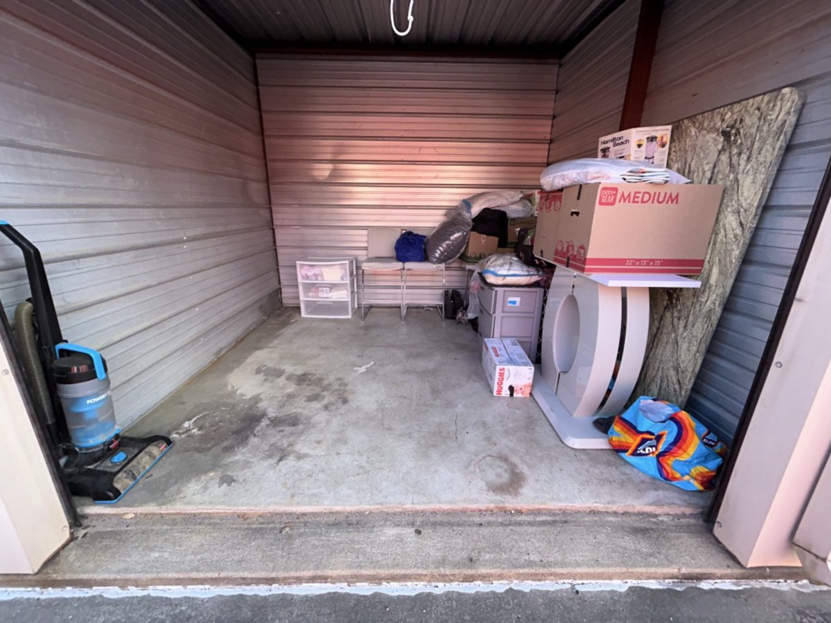 10 x 10 storage unit in Houston, TX