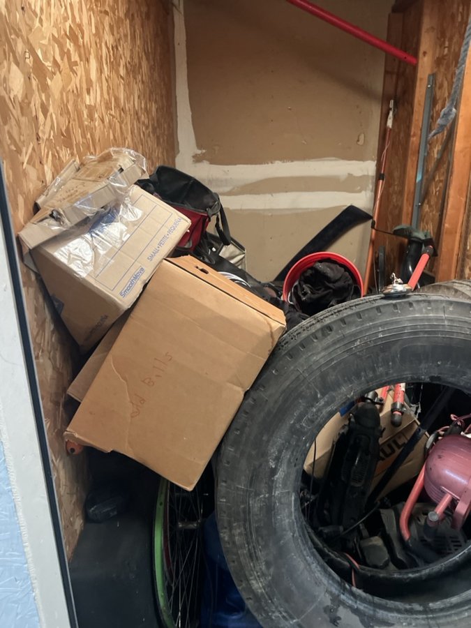 5 x 10 storage unit in North Highlands, CA