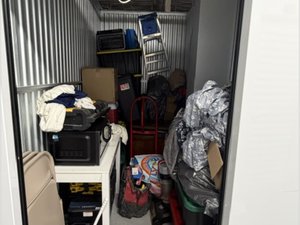 5 x 10 storage unit in Kensington, MD