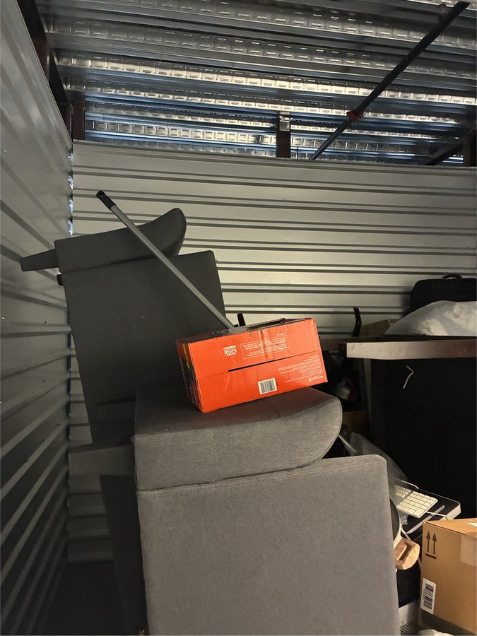 10 x 10 storage unit in Rockville, MD
