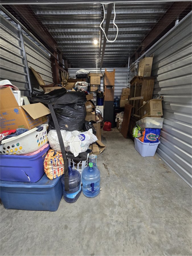10 x 15 storage unit in Jacksonville, FL