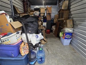 10 x 15 storage unit in Jacksonville, FL