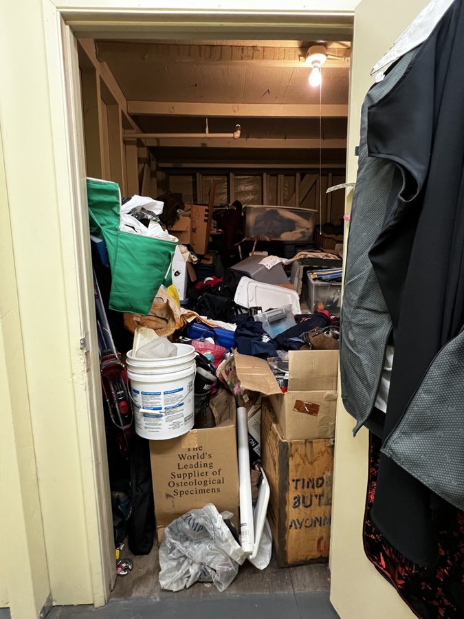 10 x 10 storage unit in Cardiff, CA