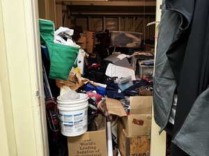 10 x 10 storage unit in Cardiff, CA