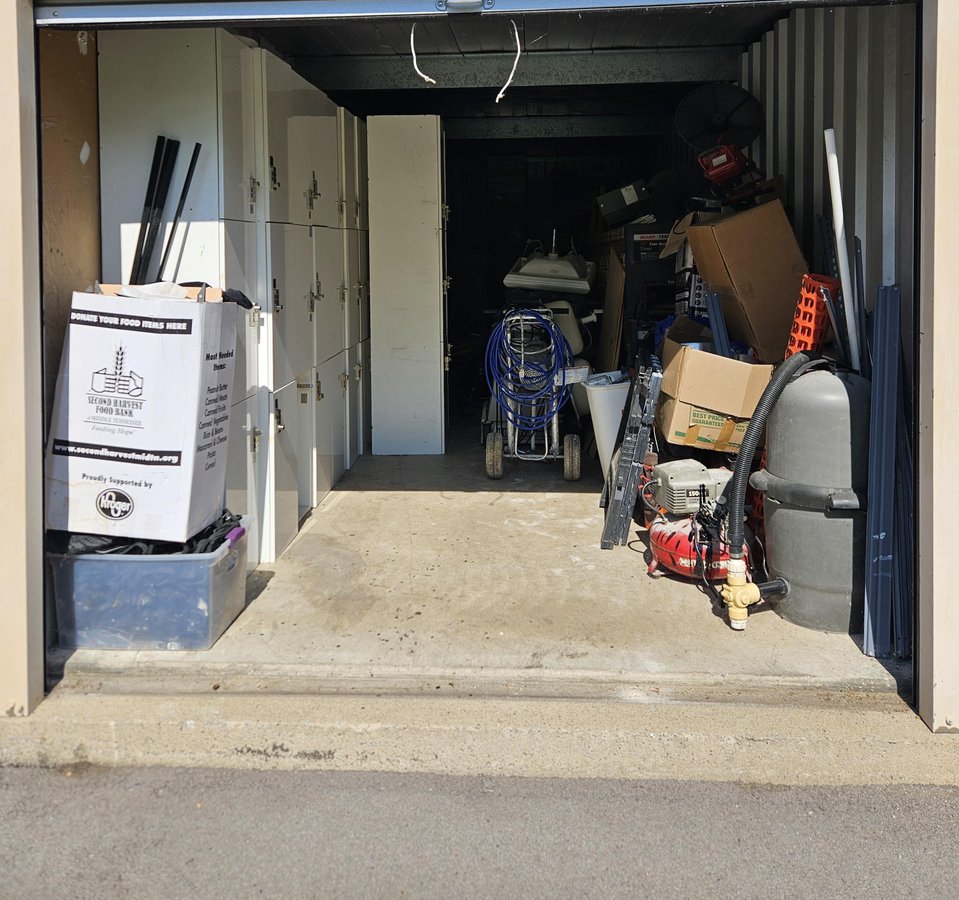10 x 30 storage unit in Hendersonville, TN
