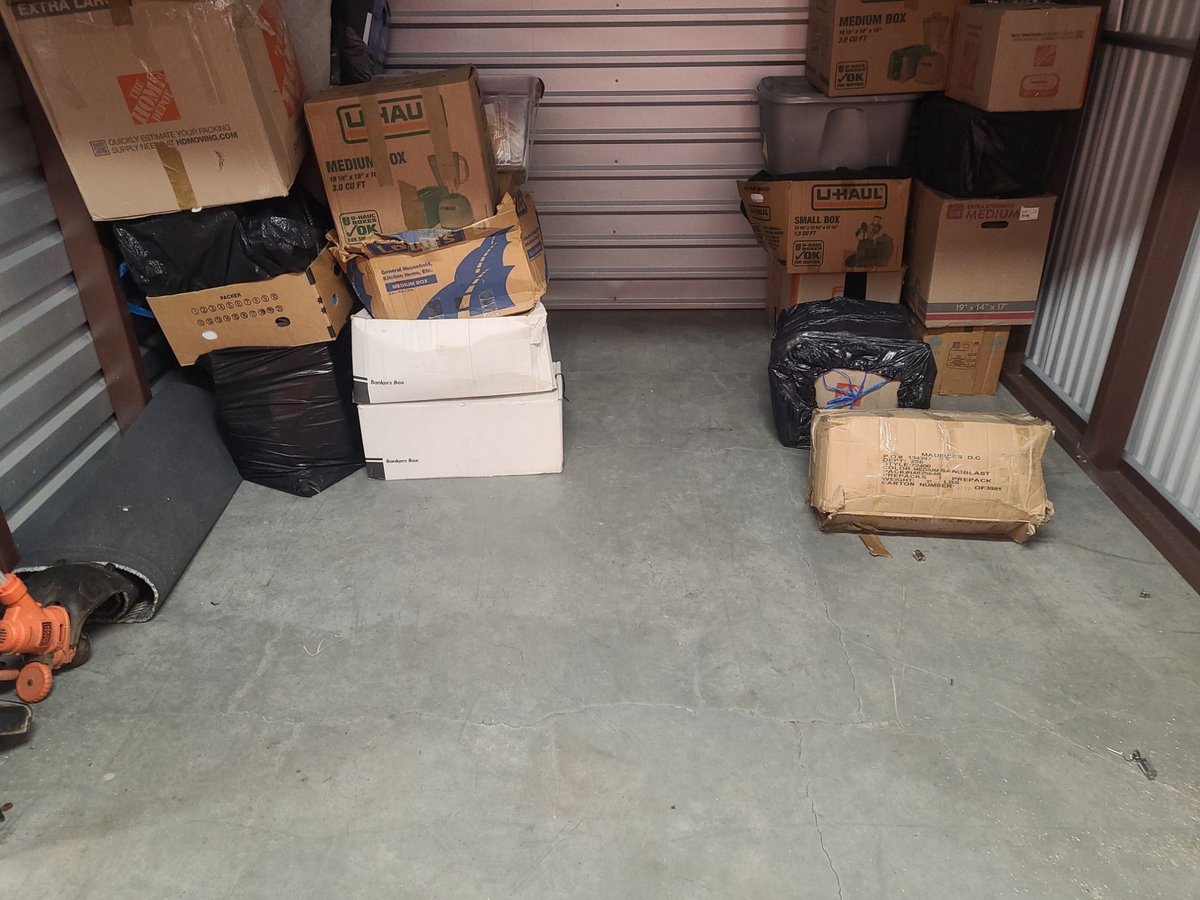 10 x 10 storage unit in Portland, OR