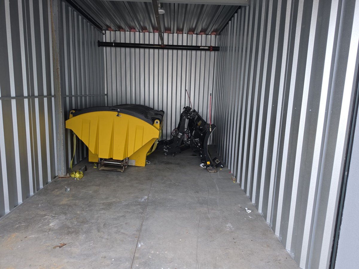 10 x 20 storage unit in Hamden, CT